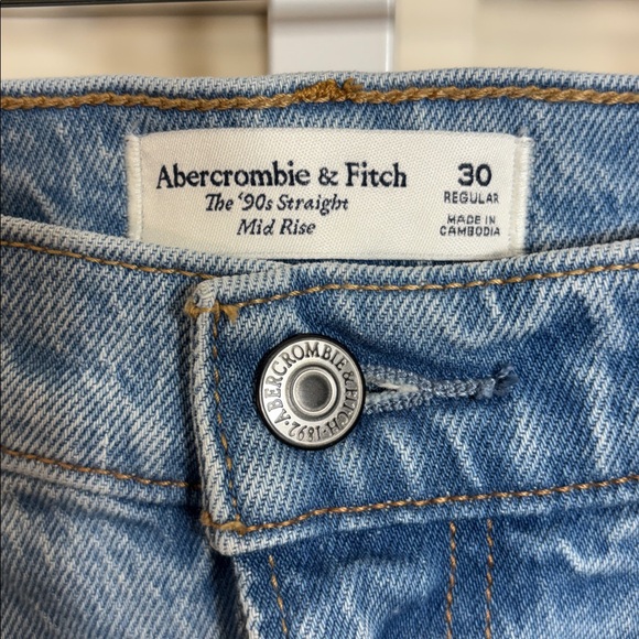 Abercrombie & Fitch Mid Rise 90's Straight Raw Hem Jean Size 30 Regular - Picture 12 of 16